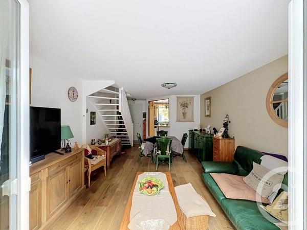 Maison à vendre  5 pièces - 87,60 m 2   ST DENIS  - 93