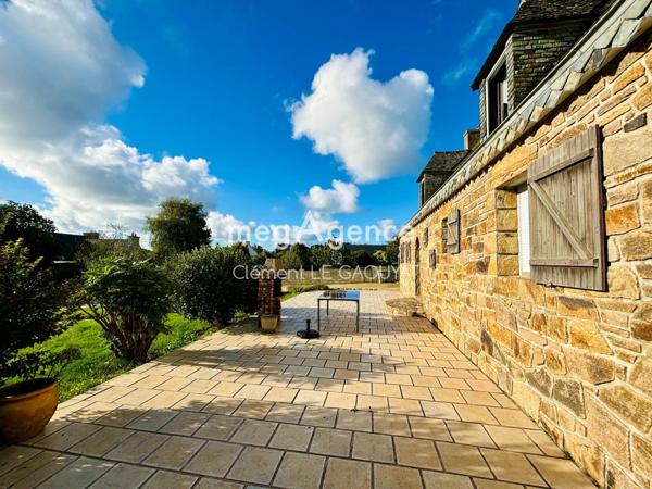 Maison à PLEUMEUR-BODOU, 22560 - 10 pièces 198m²