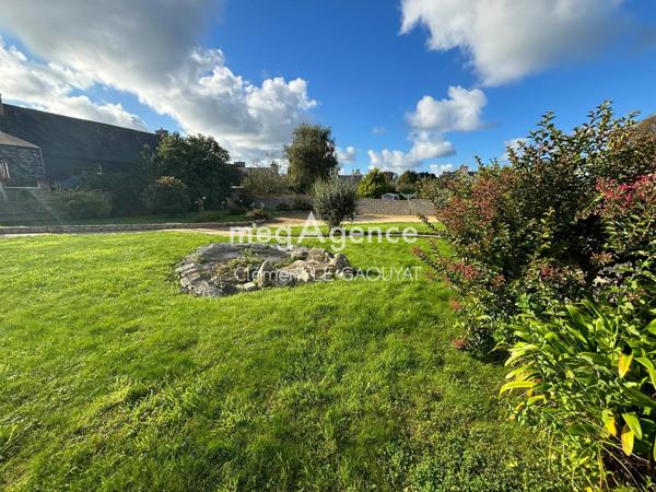 Maison à PLEUMEUR-BODOU, 22560 - 10 pièces 198m²