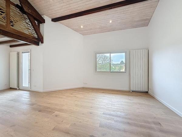 T4 Duplex rénové 96 m² avec piscine - accès rapide à Genève