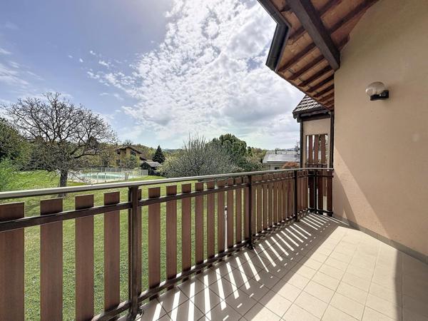 T4 Duplex rénové 96 m² avec piscine - accès rapide à Genève