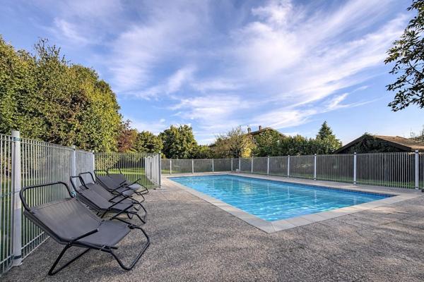 T4 Duplex rénové 96 m² avec piscine - accès rapide à Genève