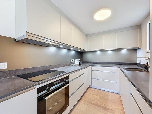 T4 Duplex rénové 96 m² avec piscine - accès rapide à Genève