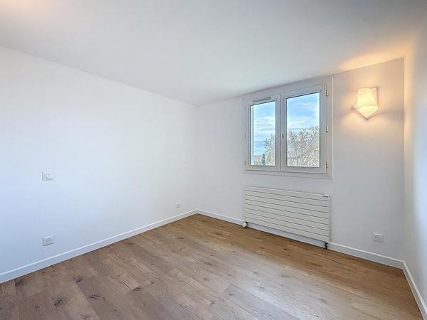 T4 Duplex rénové 96 m² avec piscine - accès rapide à Genève