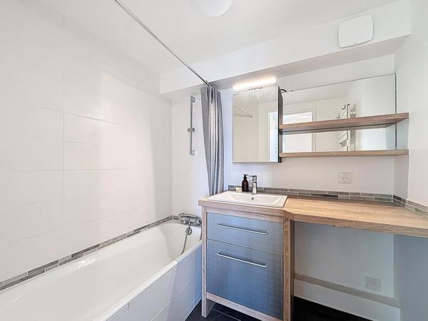 T4 Duplex rénové 96 m² avec piscine - accès rapide à Genève