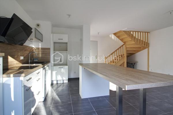 En exclusivité ! 
Idéalement situé à 10 mn de Sommières et 5 mn des commodités, ce superbe appartement en rez-de-jardin saura vous séduire par son environnement calme et chaleureux.
Au sein d'une copropriété de 2016 composée de 10 lots, le bien est composé en rez-de-chaussée d'une belle pièce de vie lumineuse avec cuisine américaine meublée et semi-équipée donnant sur une jolie terrasse, une toilette.
L'étage est pourvu de deux chambres dont une avec placard, une salle d'eau avec douche à l'Italienne, une toilette.
Les atouts du bien : La climatisation saura vous rafraichir les nuits d'été, pour votre confort les menuiseries sont en PVC et double vitrage, cumulus thermodynamique pour vos économies d'énergie, une place de parking privative vous est attribuée.
Un salon de coiffure, un kiné et une psychologue sont implantés dans le village.
Charges mensuelles de copropriété : 50 € 
Taxe Foncière : 758 €
Si vous avez aimez les photos et le texte, je reste à votre disposition pour une estimation gratuite de votre bien.
Votre conseiller BSK Immobilier Lionel Rodier O6.81.447.157, l.rodier@bskimmobilier.com