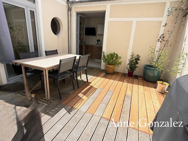 ORLEANS Carré OR, à vendre grande Maison Bourgeoise entièrement rénovée par Architecte d'intérieur avec patio intérieur à l'abri des regards