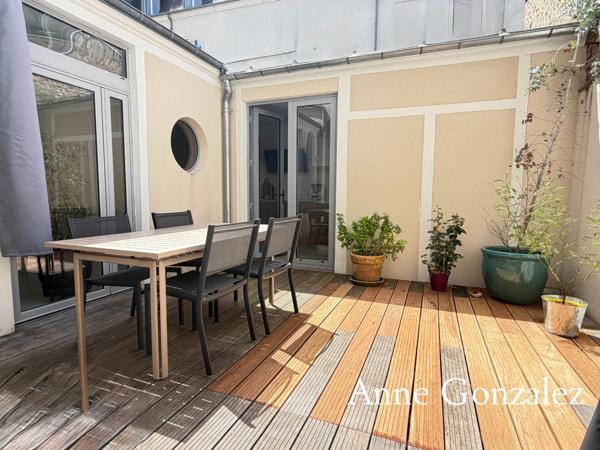 ORLEANS Carré OR, à vendre grande Maison Bourgeoise entièrement rénovée par Architecte d'intérieur avec patio intérieur à l'abri des regards