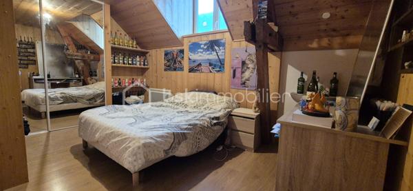 🏔️ À vendre – Superbe appartement T6 de 108 m² au cœur du Haut Verdon – Beauvezer 🌲
Situé à Beauvezer, charmant village du Haut Verdon, en milieu de vallée, ce très bel appartement T6 de 110 m² vous séduira par son environnement calme, naturel et préservé ✨
📍 Emplacement idéal :
•	à proximité des stations de ski du Val d’Allos 🎿
•	aux portes du Parc national du Mercantour 🏞️
•	proche des magnifiques Gorges du Verdon 💧 avec leurs randonnées, baignades et nombreuses activités aquatiques 🚣‍♂️
Situé au 2ᵉ étage d’une petite copropriété au calme, cet appartement est à la fois spacieux, lumineux et fonctionnel ☀️

Il se compose de :
🛋️ un très grand salon / séjour lumineux
🍽️ une cuisine ouverte avec grand comptoir convivial
🛏️ 4 chambres
🛁 une belle salle de bain avec baignoire d’angle
🚪 un hall d’entrée spacieux
🚽 un toilette séparé
🌿 une petite terrasse surélevée
✅ Cave privative incluse.

Un bien idéal pour :
🏡 une résidence principale
❄️ une résidence secondaire
💼 ou un investissement locatif dans une vallée vivante été comme hiver.
🌲 Calme • Nature • Montagne • Espace • Authenticité 🌞