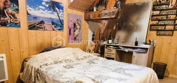 🏔️ À vendre – Superbe appartement T6 de 108 m² au cœur du Haut Verdon – Beauvezer 🌲
Situé à Beauvezer, charmant village du Haut Verdon, en milieu de vallée, ce très bel appartement T6 de 110 m² vous séduira par son environnement calme, naturel et préservé ✨
📍 Emplacement idéal :
•	à proximité des stations de ski du Val d’Allos 🎿
•	aux portes du Parc national du Mercantour 🏞️
•	proche des magnifiques Gorges du Verdon 💧 avec leurs randonnées, baignades et nombreuses activités aquatiques 🚣‍♂️
Situé au 2ᵉ étage d’une petite copropriété au calme, cet appartement est à la fois spacieux, lumineux et fonctionnel ☀️

Il se compose de :
🛋️ un très grand salon / séjour lumineux
🍽️ une cuisine ouverte avec grand comptoir convivial
🛏️ 4 chambres
🛁 une belle salle de bain avec baignoire d’angle
🚪 un hall d’entrée spacieux
🚽 un toilette séparé
🌿 une petite terrasse surélevée
✅ Cave privative incluse.

Un bien idéal pour :
🏡 une résidence principale
❄️ une résidence secondaire
💼 ou un investissement locatif dans une vallée vivante été comme hiver.
🌲 Calme • Nature • Montagne • Espace • Authenticité 🌞