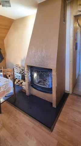 🏔️ À vendre – Superbe appartement T6 de 108 m² au cœur du Haut Verdon – Beauvezer 🌲
Situé à Beauvezer, charmant village du Haut Verdon, en milieu de vallée, ce très bel appartement T6 de 110 m² vous séduira par son environnement calme, naturel et préservé ✨
📍 Emplacement idéal :
•	à proximité des stations de ski du Val d’Allos 🎿
•	aux portes du Parc national du Mercantour 🏞️
•	proche des magnifiques Gorges du Verdon 💧 avec leurs randonnées, baignades et nombreuses activités aquatiques 🚣‍♂️
Situé au 2ᵉ étage d’une petite copropriété au calme, cet appartement est à la fois spacieux, lumineux et fonctionnel ☀️

Il se compose de :
🛋️ un très grand salon / séjour lumineux
🍽️ une cuisine ouverte avec grand comptoir convivial
🛏️ 4 chambres
🛁 une belle salle de bain avec baignoire d’angle
🚪 un hall d’entrée spacieux
🚽 un toilette séparé
🌿 une petite terrasse surélevée
✅ Cave privative incluse.

Un bien idéal pour :
🏡 une résidence principale
❄️ une résidence secondaire
💼 ou un investissement locatif dans une vallée vivante été comme hiver.
🌲 Calme • Nature • Montagne • Espace • Authenticité 🌞