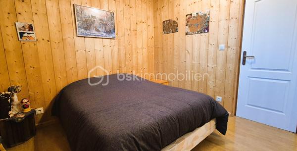 🏔️ À vendre – Superbe appartement T6 de 108 m² au cœur du Haut Verdon – Beauvezer 🌲
Situé à Beauvezer, charmant village du Haut Verdon, en milieu de vallée, ce très bel appartement T6 de 110 m² vous séduira par son environnement calme, naturel et préservé ✨
📍 Emplacement idéal :
•	à proximité des stations de ski du Val d’Allos 🎿
•	aux portes du Parc national du Mercantour 🏞️
•	proche des magnifiques Gorges du Verdon 💧 avec leurs randonnées, baignades et nombreuses activités aquatiques 🚣‍♂️
Situé au 2ᵉ étage d’une petite copropriété au calme, cet appartement est à la fois spacieux, lumineux et fonctionnel ☀️

Il se compose de :
🛋️ un très grand salon / séjour lumineux
🍽️ une cuisine ouverte avec grand comptoir convivial
🛏️ 4 chambres
🛁 une belle salle de bain avec baignoire d’angle
🚪 un hall d’entrée spacieux
🚽 un toilette séparé
🌿 une petite terrasse surélevée
✅ Cave privative incluse.

Un bien idéal pour :
🏡 une résidence principale
❄️ une résidence secondaire
💼 ou un investissement locatif dans une vallée vivante été comme hiver.
🌲 Calme • Nature • Montagne • Espace • Authenticité 🌞