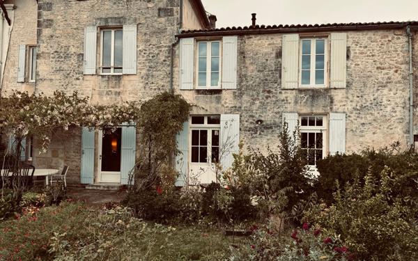 Maison à vendre    8 pièces •  Gémozac