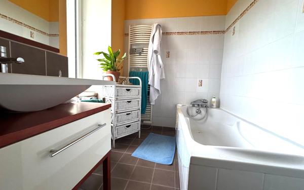 Maison à vendre    8 pièces •  Gémozac