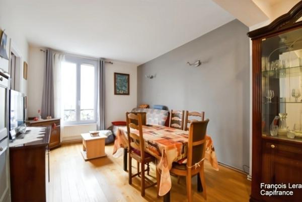 Appartement à vendre 2 pièces avec cave PARIS 17EME ARRONDISSEMENT (75) - rue Guy Môquet - 34 m2 Loi Carrez - 299 000 € honoraires d'agence inclus