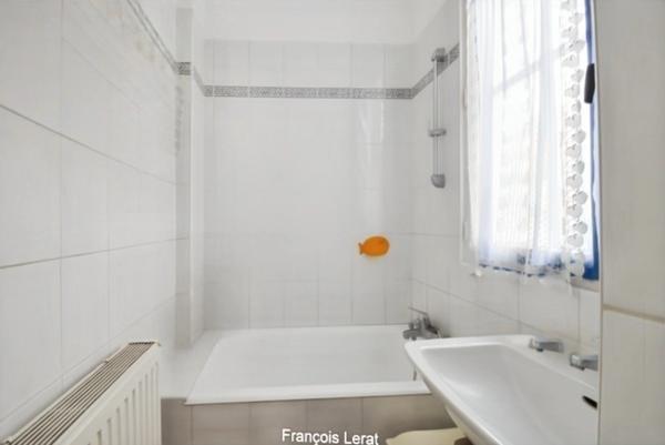 Appartement à vendre 2 pièces avec cave PARIS 17EME ARRONDISSEMENT (75) - rue Guy Môquet - 34 m2 Loi Carrez - 299 000 € honoraires d'agence inclus