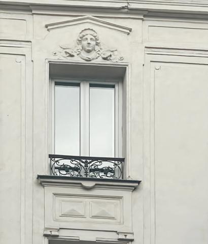 Appartement à vendre 2 pièces avec cave PARIS 17EME ARRONDISSEMENT (75) - rue Guy Môquet - 34 m2 Loi Carrez - 299 000 € honoraires d'agence inclus