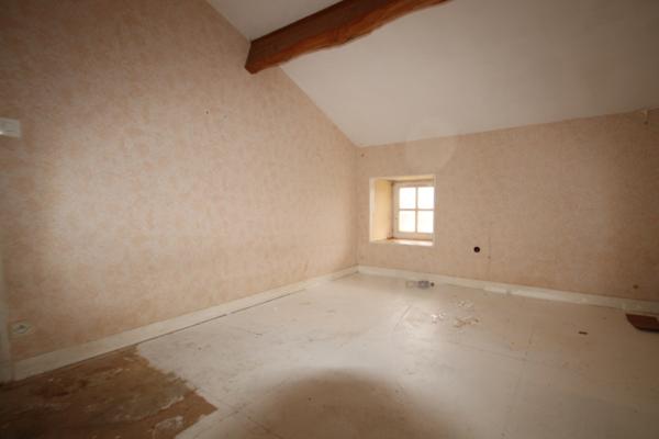 Auge-Saint-Médard (16170) MAISON 2 CHAMBRES 63 M2 A RENOVER