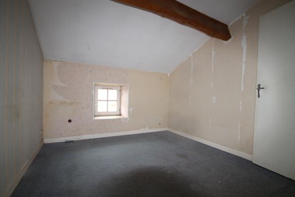 Auge-Saint-Médard (16170) MAISON 2 CHAMBRES 63 M2 A RENOVER