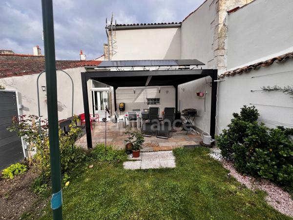 Maison de ville Surgeres Hyper centre