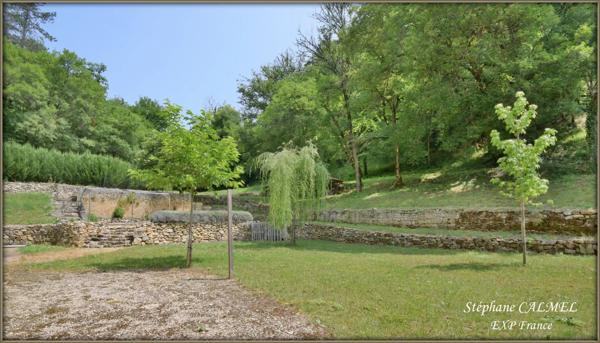15 mns de Sarlat - Propriété en pierre - Dépendances - Piscine - Terrain 2 200 m²