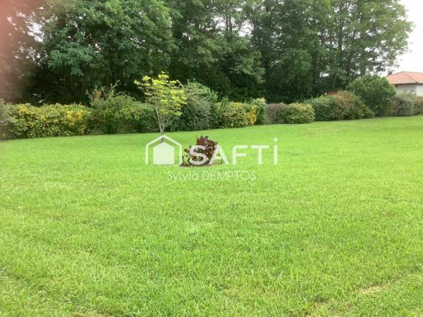 TARNOS – TERRAIN DE 1 000 m² AVEC PERMIS ACCORDÉ ET PROJET DE MAISON