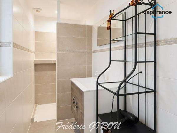 Maison de village rénovée 4/5 pièces 135m² LANCON de PROVENCE (13680) - vaste cour et grange en annexe