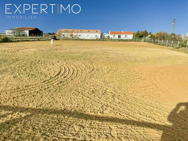 Bois-de-Céné (85710) Propriété avec une structure équestre sur 8 ha