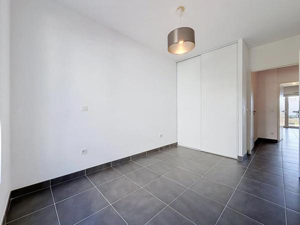 JUVIGNAC (34) Appartement à vendre 3 pièces 65 m2 + Terrasse couverte 17,5 m2 + Parking sécurisé en sous sol