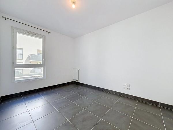 JUVIGNAC (34) Appartement à vendre 3 pièces 65 m2 + Terrasse couverte 17,5 m2 + Parking sécurisé en sous sol