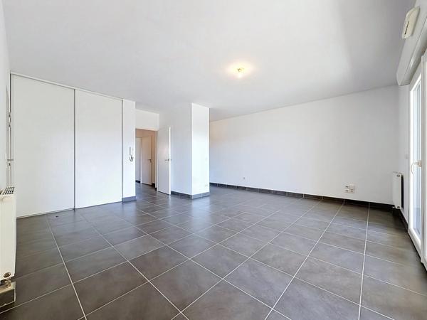 JUVIGNAC (34) Appartement à vendre 3 pièces 65 m2 + Terrasse couverte 17,5 m2 + Parking sécurisé en sous sol
