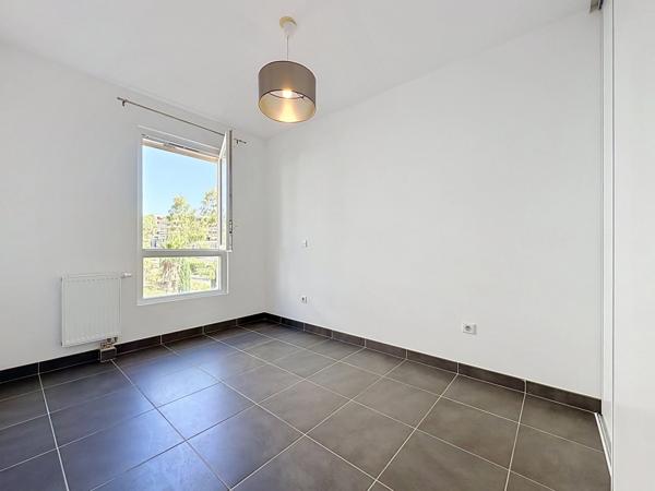 JUVIGNAC (34) Appartement à vendre 3 pièces 65 m2 + Terrasse couverte 17,5 m2 + Parking sécurisé en sous sol