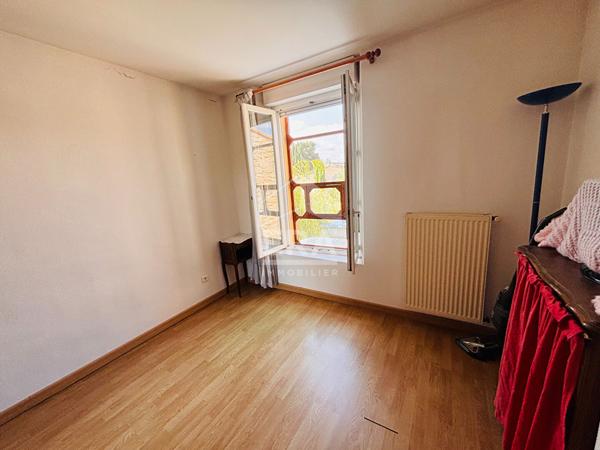 Maison en pierre de 129 m² avec grange, garage et jardin