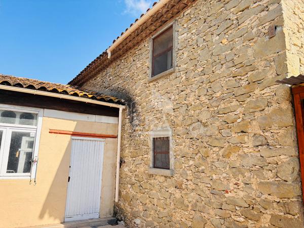 Maison en pierre de 129 m² avec grange, garage et jardin