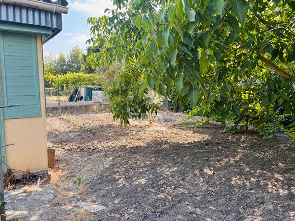 Maison en pierre de 129 m² avec grange, garage et jardin