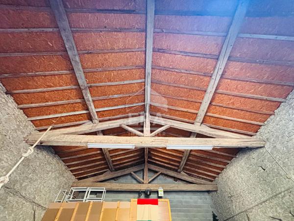 Maison en pierre de 129 m² avec grange, garage et jardin