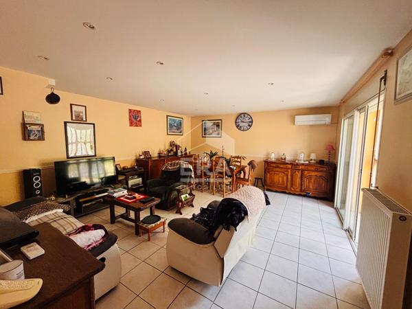 Maison en pierre de 129 m² avec grange, garage et jardin