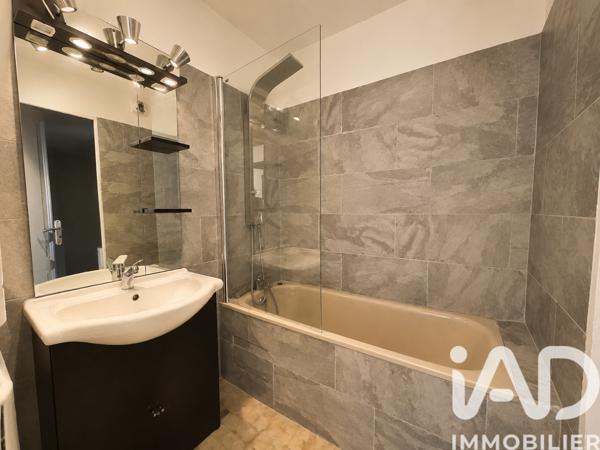 Location appartement 2 pièces 42 m² Nîmes