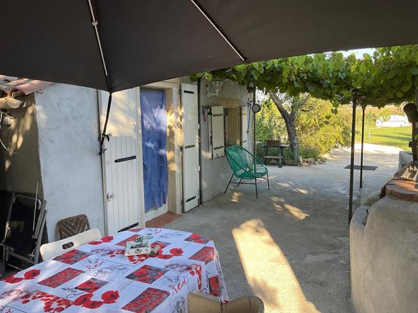 Cabanon sur un terrain arboré, plat et cloturé à St Maximin la Sainte Baume