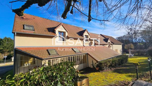 Grande maison ancienne dans quartier résidentiel