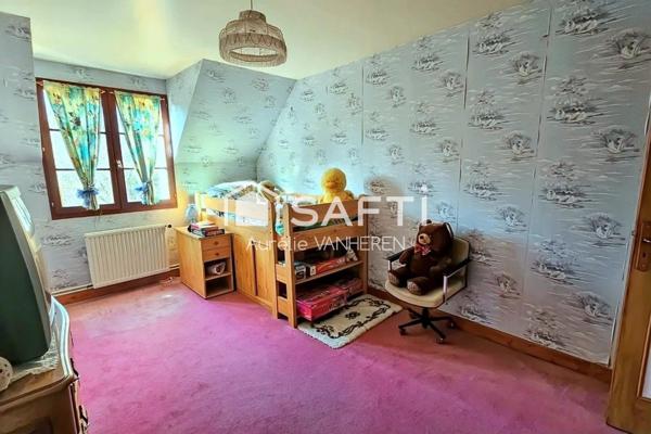 Grande maison ancienne dans quartier résidentiel