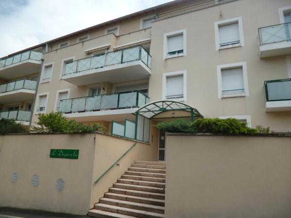 Résidence Le Duguesclin - F2 au 2ème avec une belle terrasse