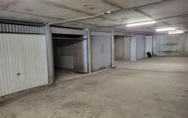 Stationnement à vendre    Rillieux-la-Pape