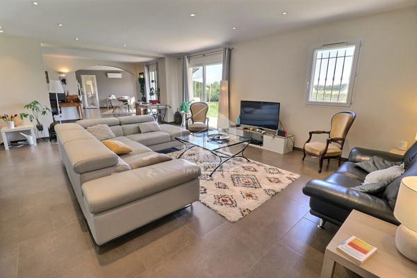 A VENDRE PIOLENC Maison 12 pièce(s) 255 m²