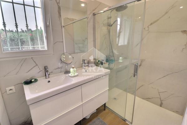 A VENDRE PIOLENC Maison 12 pièce(s) 255 m²