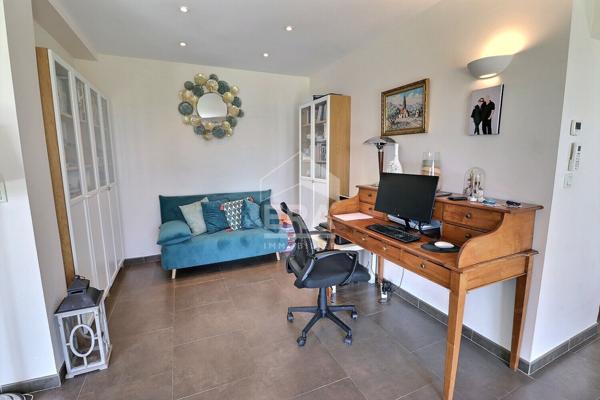 A VENDRE PIOLENC Maison 12 pièce(s) 255 m²