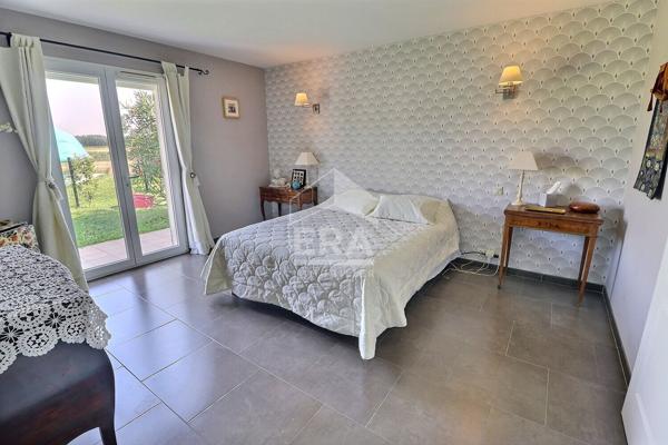 A VENDRE PIOLENC Maison 12 pièce(s) 255 m²