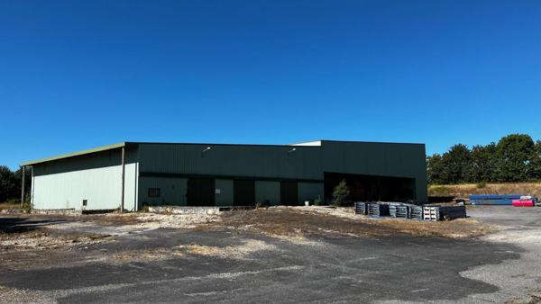 Dépôt industriel de 1500 m² sur 13.631 m² de terrain