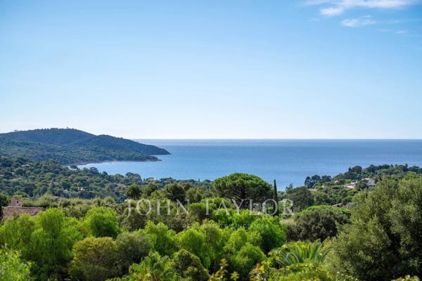 Gigaro / Villa avec vue mer et Cap Lardier dans domaine privé