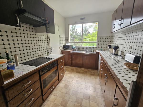 POITIERS PLATEAU, appartement 128 m² avec balcon, parking et cave.